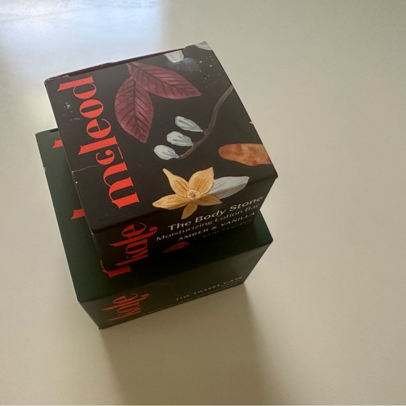 Amber Vanilla Body Stone and Travel Case Set - NWT - Picture 2 of 10